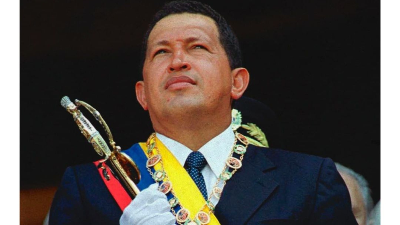 Juro delante de Dios, juro delante de la Patria, juro delante de mi Pueblo, que sobre esta moribunda constitución, haré cumplir e impulsaré las transformaciones democráticas necesarias para que la