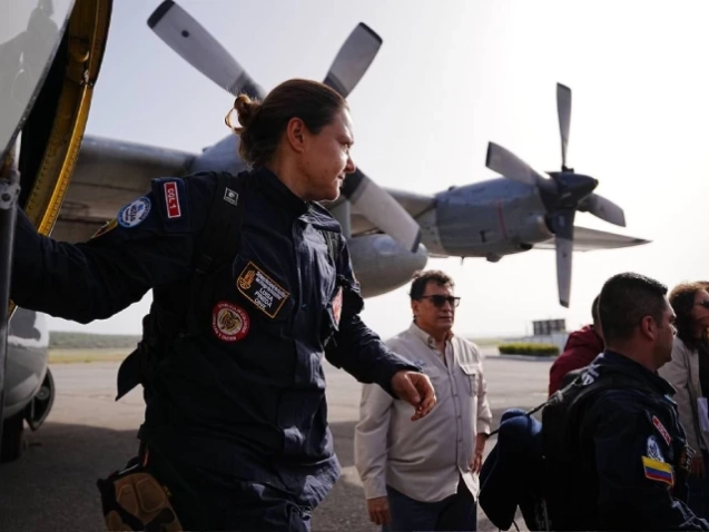 Rescatistas-de-Colombia-ejecutan-avanzadas-tecnicas-de-busqueda-en-La-Guaira.jpg