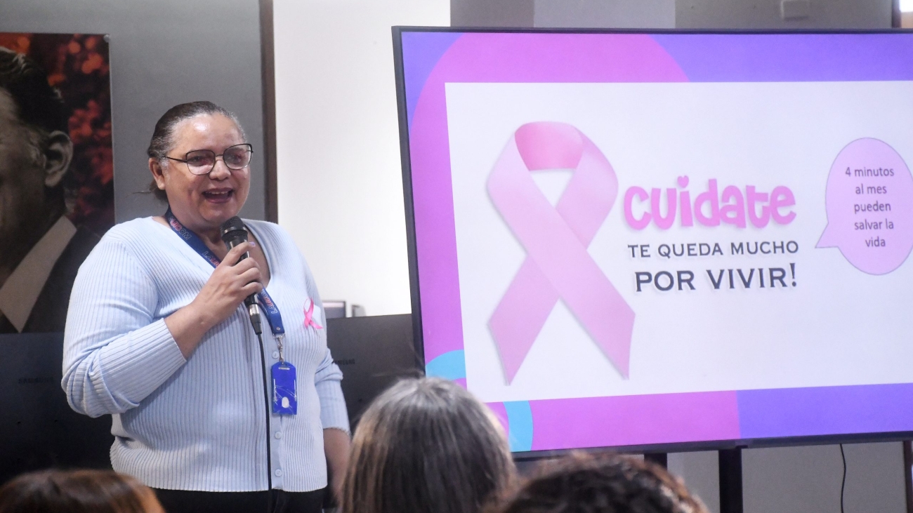 Betty en evento de Café Rosa LAUICOM