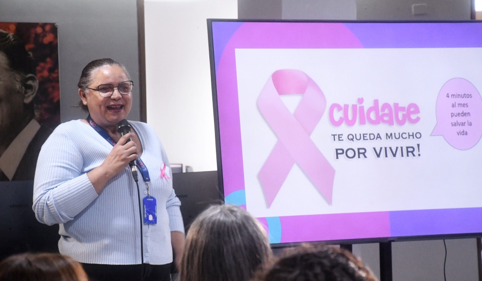 Betty en evento de Café Rosa LAUICOM